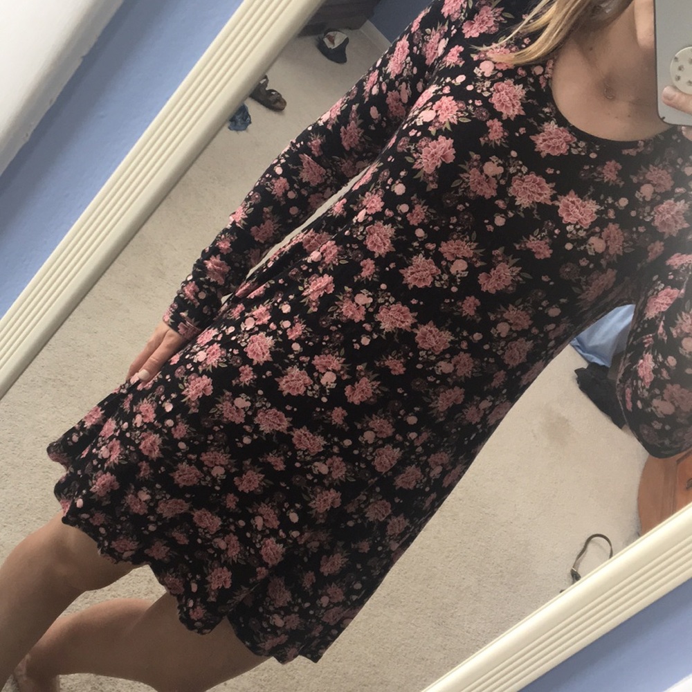 Francesca’s floral print long sleeve dress